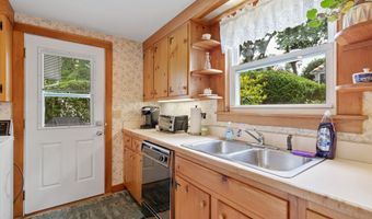 15 River Rd, Branford, CT 06405