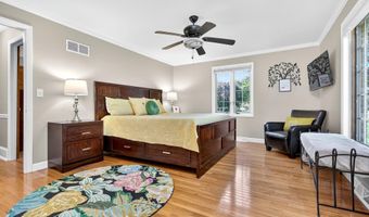 9 MEADOWBROOK Ln, Appleton, WI 54914