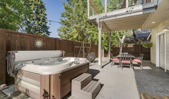 440 NW Riverfront St, Bend, OR 97703