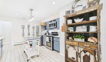 30 Alvin St, Warwick, RI 02886
