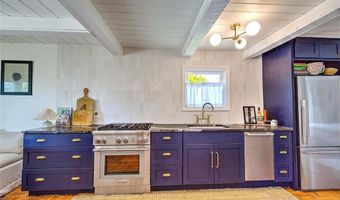 33 W Main Rd, Little Compton, RI 02837