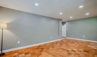 4390 LORCOM Ln #102, Arlington, VA 22207