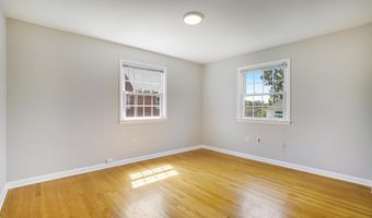 706 N CLEVELAND St, Arlington, VA 22201