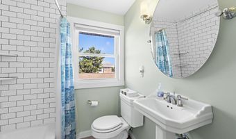 21 E 9th St, Barnegat Light, NJ 08006