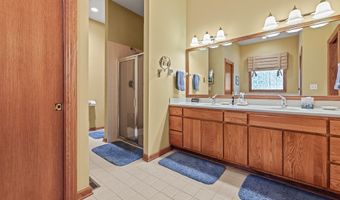 1059 Oakwood Dr, Alliance, OH 44601