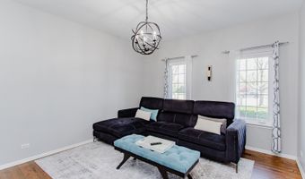 3 BLACKWOLF Ct, Algonquin, IL 60102