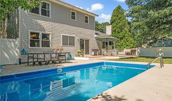 9 Kiki Cir, Cranston, RI 02921