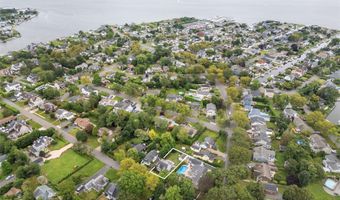 68 Prospect St, Amityville, NY 11701
