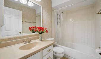 835 S Dwyer Ave A, Arlington Heights, IL 60005