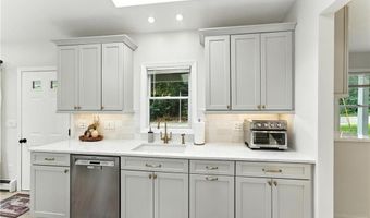 287 Cowesett Rd, Warwick, RI 02886
