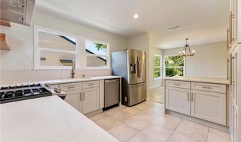 1956 N Roosevelt, Altadena, CA 91001