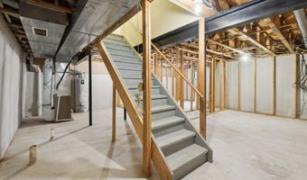 4274 Hillside Dr, Ann Arbor, MI 48105