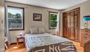 8 Sassafras Ln, Clinton, CT 06413