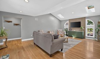 63 Ansel White Dr, Acushnet, MA 02743