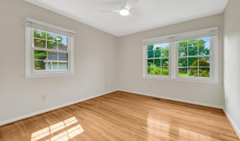 4003 KLOMAN St, Annandale, VA 22003