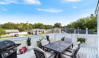 19 Elm St, Beachwood, NJ 08722