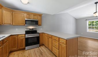 76 Selwyn Rd, Asheville, NC 28806