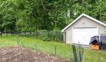 11 MEADOWBROOK Ct, Appleton, WI 54914