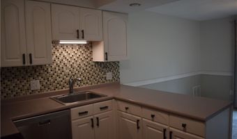 10 Southcreek Ct B, Amherst, NY 14051