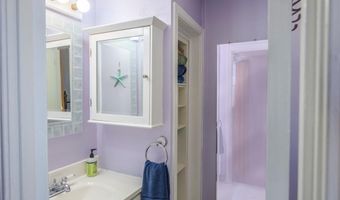 35 Pelham St D, Newport, RI 02840