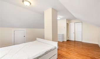 7 Marsh St, Newport, RI 02840