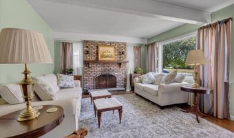 55 Bayside Ave, Amityville, NY 11701
