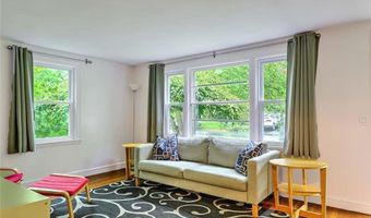 9 Roberta Dr, Barrington, RI 02806