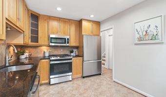 5701 RADNOR Ct, Bethesda, MD 20817