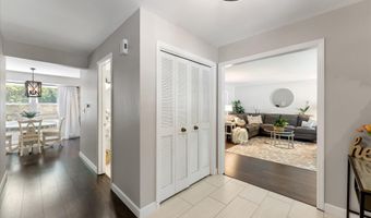 486 Edgeworthe Dr SE, Ada, MI 49301