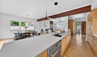 34 Howard Ave, Branford, CT 06405