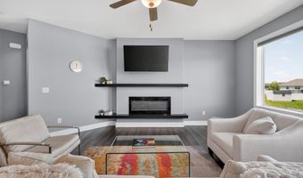 5219 Springbrook Dr, Ames, IA 50014