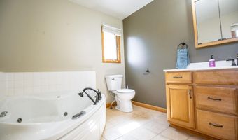 711 E Chubb St, Algona, IA 50511