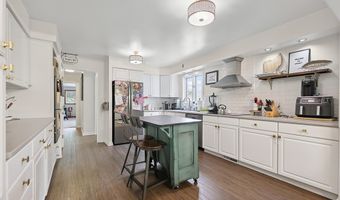 1527 Glenking Ln, Alliance, OH 44601