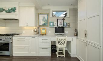 6 Bayside Ave, Newport, RI 02840
