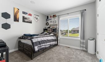 800 N Emerald Dr, Brandon, SD 57005