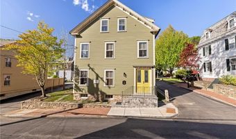 18 Barney St 3, Newport, RI 02840