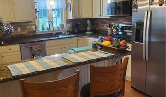 6 Streamview Dr, Cumberland, RI 02864