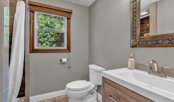8 Sassafras Ln, Clinton, CT 06413