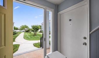 306 Deal Lake Dr 40, Asbury Park, NJ 07712