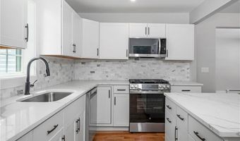 1008 Toll Gate Rd, Warwick, RI 02886