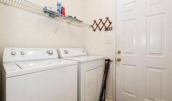 5607 Oak Dr, Charlotte, NC 28216