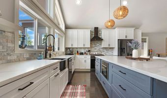 42813 N Woodbine Ave, Antioch, IL 60002