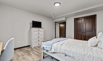2818 W HIDDEN PINE Dr, Appleton, WI 54913
