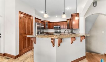 907 St Andrews Dr, Beresford, SD 57004