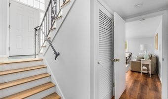 384 Valley Rd, Middletown, RI 02842