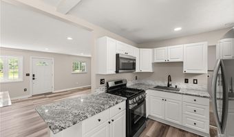 794 Robinhood Dr, Aurora, OH 44202