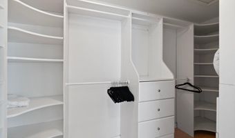 8 Jibsail Dr, Bayville, NJ 08721