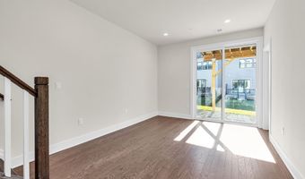 6 Augustus Dr, Middletown, NJ 07748