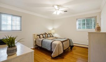 6216 ROCKHURST Rd, Bethesda, MD 20817