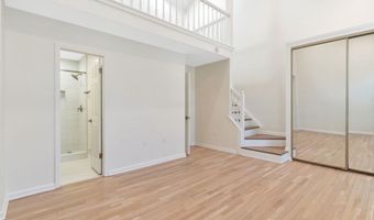 6630 MEDINAH Ln, Alexandria, VA 22312